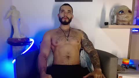 Snapshot of morgann_jones chatting on 01.08.26 morgan online show from 01.08.26