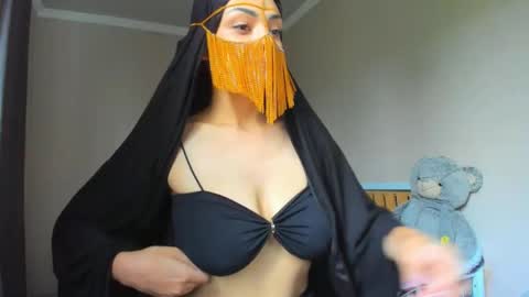 Snapshot of moroccan_diamond_ chatting on 05.10.26 Medina online show from 05.10.26