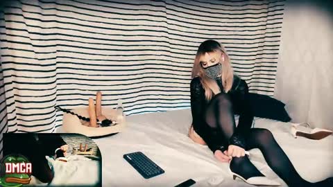 Snapshot of morphelina chatting on 10.29.25 Morphelina online show from 10.29.25