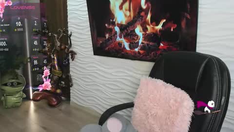 Snapshot of morygirl chatting on 10.28.25 mori online show from 10.28.25