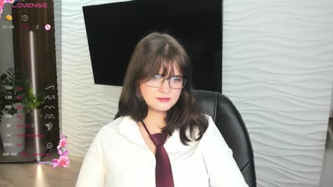 Snapshot of morygirl chatting on 11.07.25 mori online show from 11.07.25