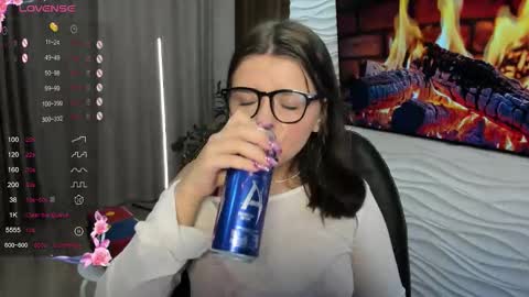 Snapshot of morygirl chatting on 11.23.25 mori online show from 11.23.25