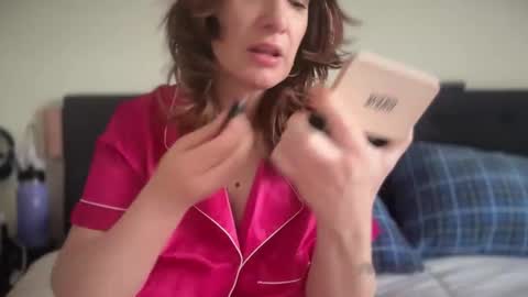 Mossy Mommy online show from 04.27.26