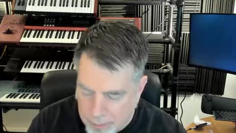 Snapshot of mostly_unbothered chatting on 11.11.25 mostly_unbothered online show from 11.11.25