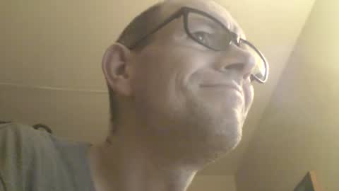 Snapshot of moviem1978 chatting on 09.28.25 Frederik online show from 09.28.25