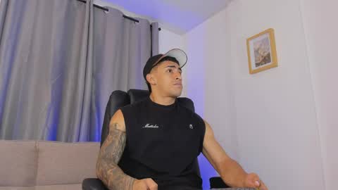 Snapshot of mr_adrian_ chatting on 04.07.26 online show from 04.07.26