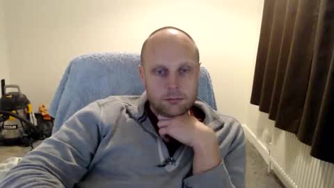 Mr Baldy Likes to Chat online show from 10.18.25