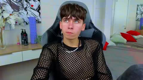 Snapshot of mr_lucky_guy chatting on 02.01.25 Kris online show from 02.01.25