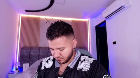 Snapshot of mr_mikee_ chatting on 04.19.26 MIKEE online show from 04.19.26