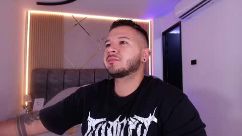 Snapshot of mr_mikee_ chatting on 05.01.26 MIKEE online show from 05.01.26