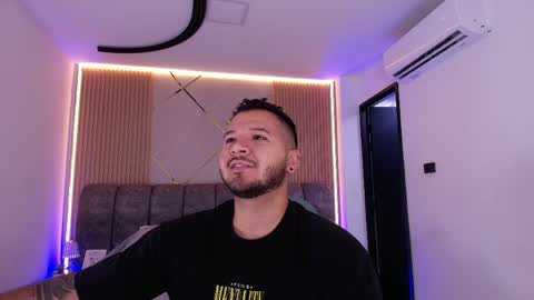 Snapshot of mr_mikee_ chatting on 05.04.26 MIKEE online show from 05.04.26