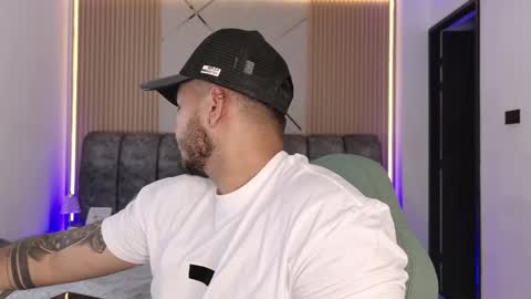 Snapshot of mr_mikee_ chatting on 05.16.26 MIKEE online show from 05.16.26