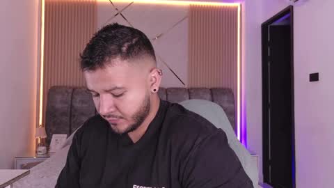 Snapshot of mr_mikee_ chatting on 05.19.26 MIKEE online show from 05.19.26