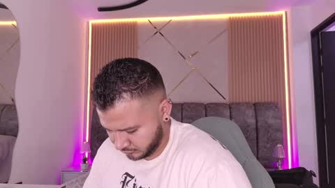 Snapshot of mr_mikee_ chatting on 05.26.26 MIKEE online show from 05.26.26