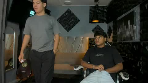 Snapshot of mr_mois chatting on 04.04.26 mr_mois online show from 04.04.26