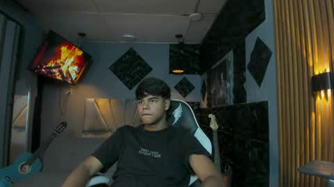 Snapshot of mr_mois chatting on 04.09.26 mr_mois online show from 04.09.26