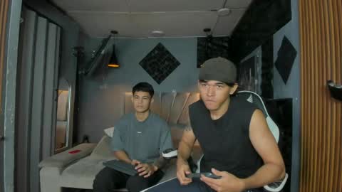 Snapshot of mr_mois chatting on 04.24.26 mr_mois online show from 04.24.26
