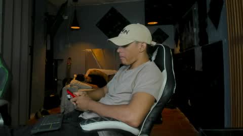 Snapshot of mr_mois chatting on 06.05.26 mr_mois online show from 06.05.26