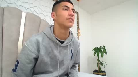 Snapshot of mr_porn_9 chatting on 06.17.26 Mr Porn online show from 06.17.26