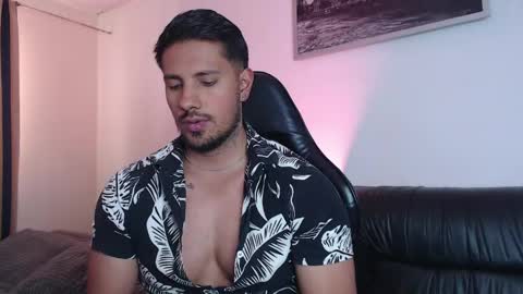 Snapshot of mr_real_aaron chatting on 04.29.26 AARON online show from 04.29.26