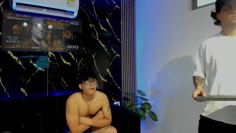 Snapshot of mr_yisuz chatting on 03.10.26 yisuz online show from 03.10.26