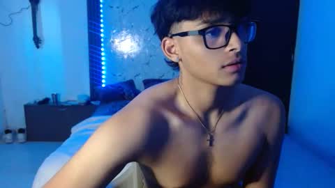 Snapshot of mr_yisuz chatting on 05.19.26 yisuz online show from 05.19.26