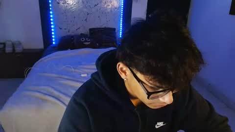 Snapshot of mr_yisuz chatting on 06.15.26 yisuz online show from 06.15.26