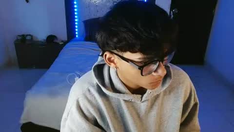 Snapshot of mr_yisuz chatting on 06.18.26 yisuz online show from 06.18.26