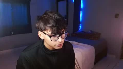 Snapshot of mr_yisuz chatting on 06.26.26 yisuz online show from 06.26.26