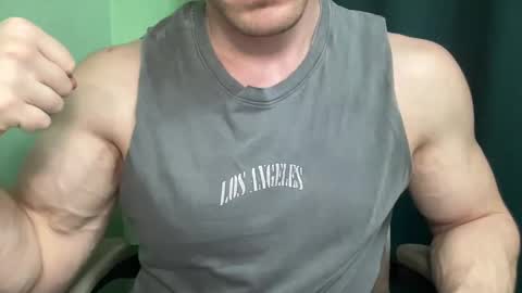 Snapshot of mrbiceps_23 chatting on 12.23.24 Mrbiceps23 online show from 12.23.24