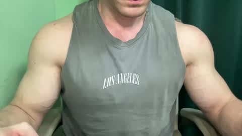 Snapshot of mrbiceps_23 chatting on 02.05.25 Mrbiceps23 online show from 02.05.25