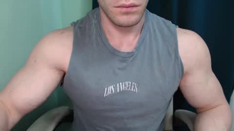 Snapshot of mrbiceps_23 chatting on 02.14.25 Mrbiceps23 online show from 02.14.25