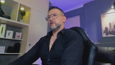 Snapshot of mrfrank_tattoo chatting on 12.01.25 MrFrank. online show from 12.01.25