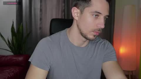 Snapshot of mrgreeneyes01 chatting on 02.09.25 juan luis online show from 02.09.25