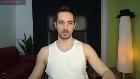 Snapshot of mrgreeneyes01 chatting on 02.25.25 juan luis online show from 02.25.25