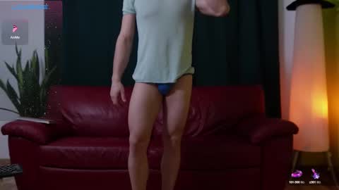 Snapshot of mrgreeneyes01 chatting on 02.28.25 juan luis online show from 02.28.25