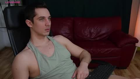 Snapshot of mrgreeneyes01 chatting on 03.04.25 juan luis online show from 03.04.25