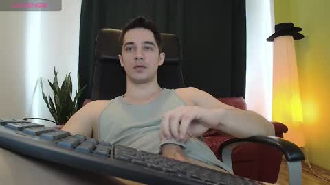 Snapshot of mrgreeneyes01 chatting on 03.05.25 juan luis online show from 03.05.25