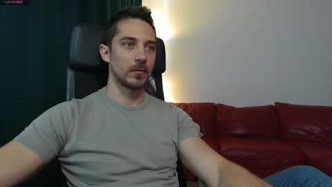 Snapshot of mrgreeneyes01 chatting on 04.27.26 juan luis online show from 04.27.26