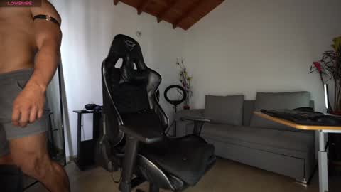 Luis    Instagram   online show from 02.01.25