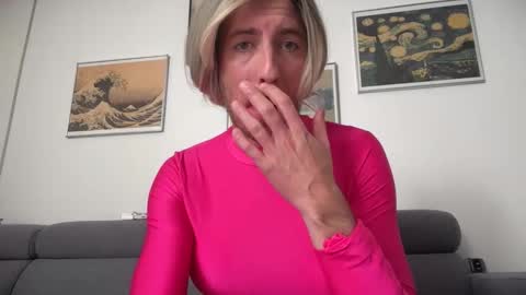 TaleOfLaura online show from 10.19.25