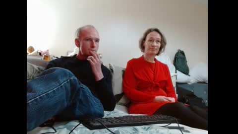 Snapshot of mrs_velvet_vixen_and_mr_stud chatting on 09.11.25 Mrs Velvet Vixen online show from 09.11.25