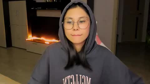 ms_emily_ online show from 09.30.25