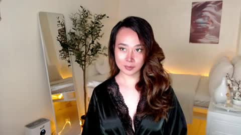 Snapshot of ms_lhaydeebunny chatting on 05.19.26 Evon online show from 05.19.26