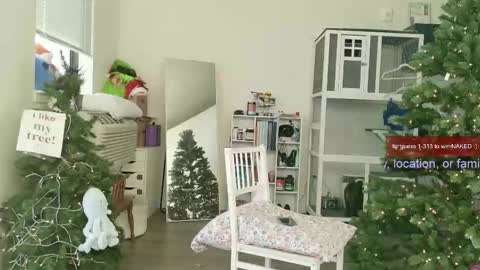 Snapshot of ms_mochii chatting on 12.18.25 R o r i SnapChat heyroriv2 wednesday - sunday Noon oclock mountain - 5pm mountain online show from 12.18.25