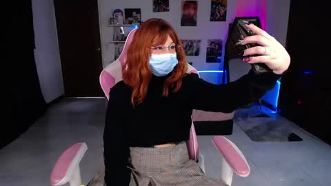 Manuela3 online show from 10.31.25