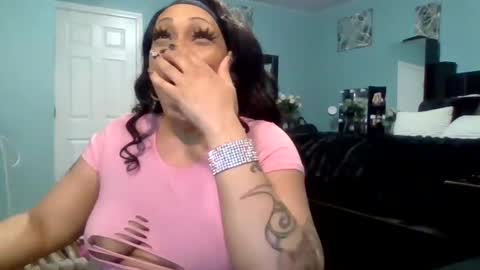 Snapshot of msbaddiebae chatting on 02.13.25 Queen Baddie online show from 02.13.25