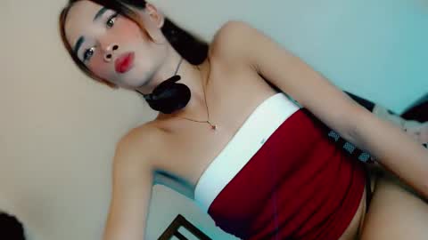 Snapshot of mscherry_ chatting on 05.13.26 mscherry_ online show from 05.13.26