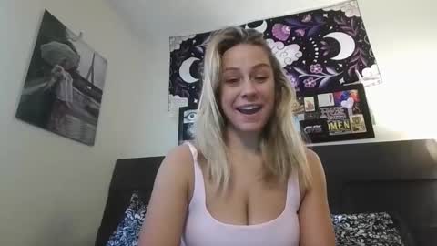 Snapshot of msmariesummers chatting on 01.22.25 msmariesummers online show from 01.22.25