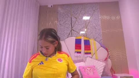 Snapshot of mssburbuja chatting on 06.18.26 Manuela online show from 06.18.26
